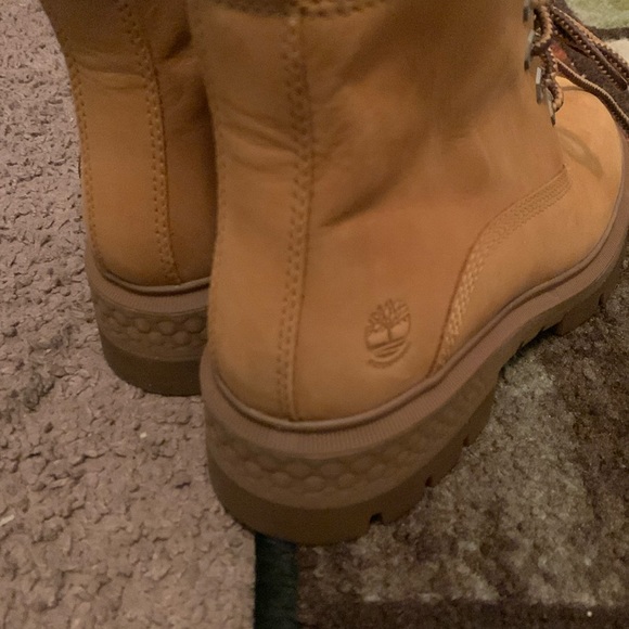 Women’s size 7 timberland boots! NWT - Picture 2 of 5